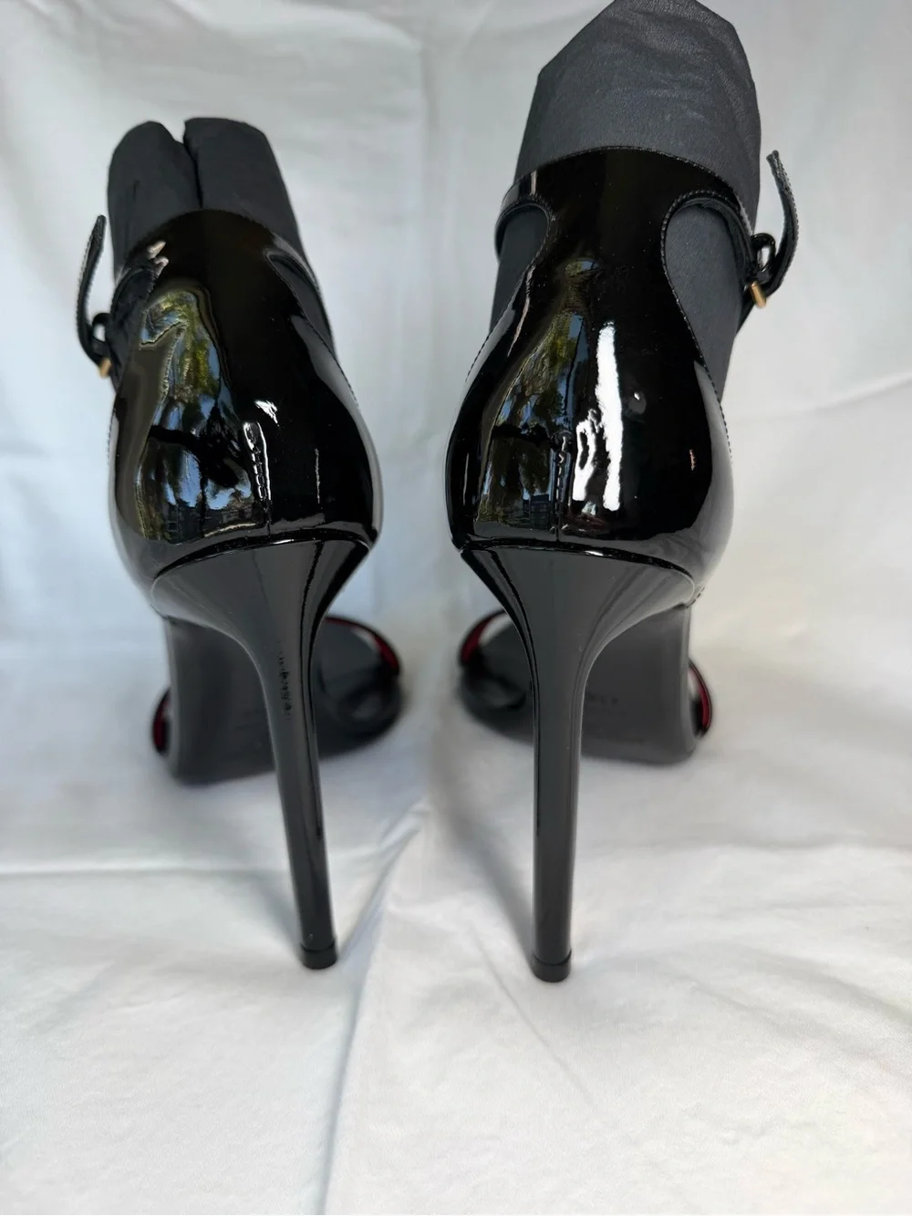 NIB new Saint Laurent sz 41 Amber 105 Vernice chiffon heels black patent leather